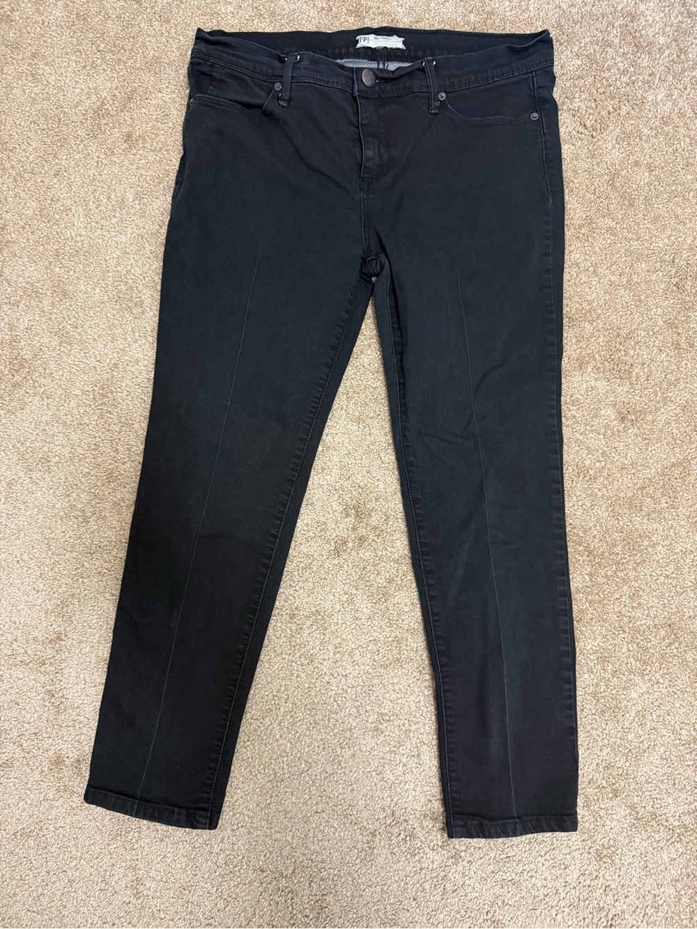 Free People Black Skinny Jeans with Center Crease. C27‎